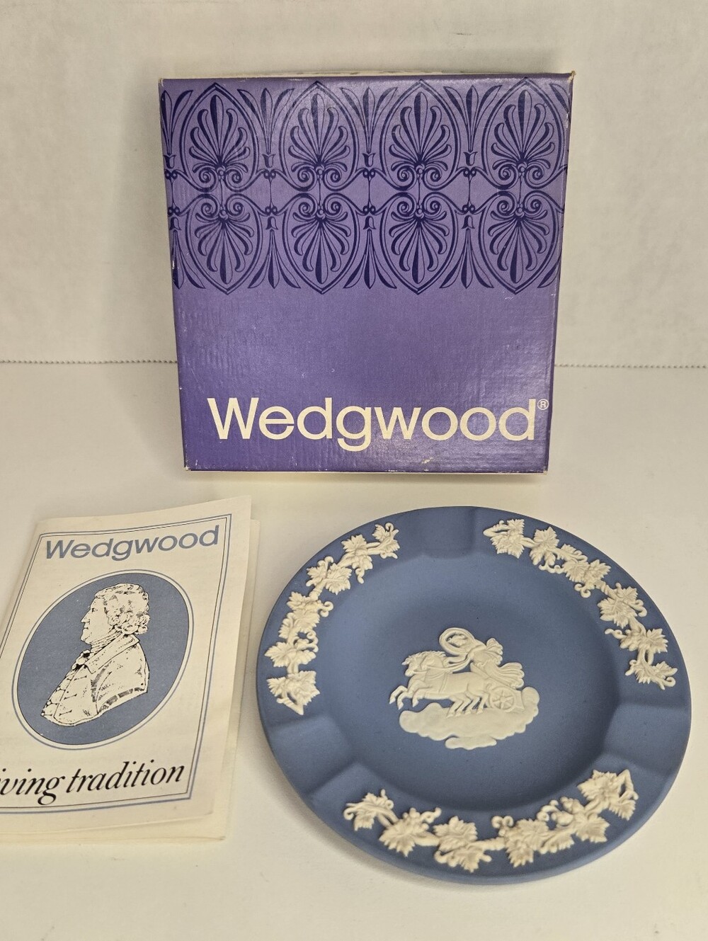 Wedgwood Blue Jasperware Pale Blue And White Round Ashtray 3 Slots #2488 England